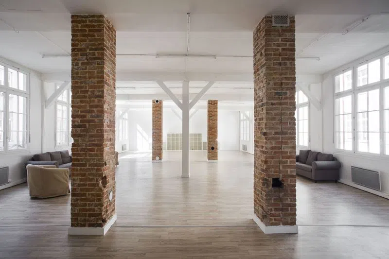 200m2 of single-storey, New York loft-style living space located in the 11th arrondissement of Paris. This artistic area is an environment in full swing during Paris Fashion Week. This is the perfect space to organize your showrooms. null