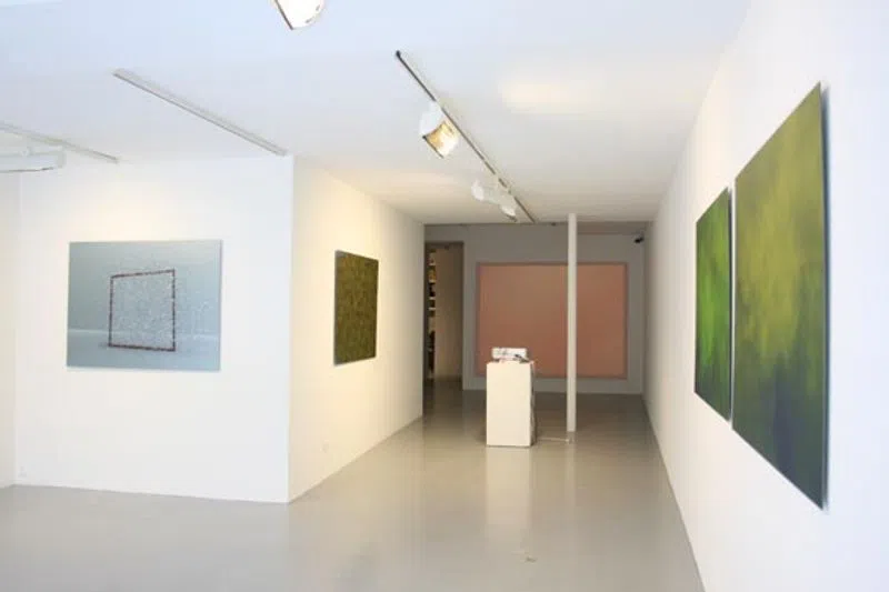 Situé à deux pas du célèbre Musée National Picasso, au coeur du Marais.C'est une belle galerie de 90 m2 de plain pied, qui suit les codes des galerie au charme classique (grands murs blancs, bétons cirés, poteaux...) Dans un style entièrement personnalisable, c'est un lieu agencé en longueur, idéal pour accueillir les professionnels de la mode pendant la fashion week de Paris. Showroom SG