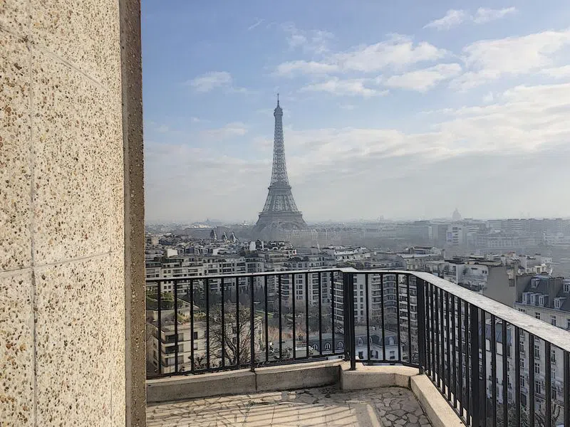 This charming Art Deco appartment of 175 square meters has an incredible view over Paris and the well known Eiffel Tower. Take place and own this special atmosphere to stand out.Time to discover this place ! null