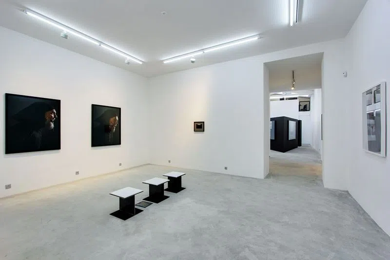 Beautiful white and black gallery of 200 m2 renovated with a beautiful height under ceiling and composed of a mezzanine, perfect for an office corner. With its modern and clean style and its ideal location in the Marais, this space is perfect for a fashion week showroom in Paris. null