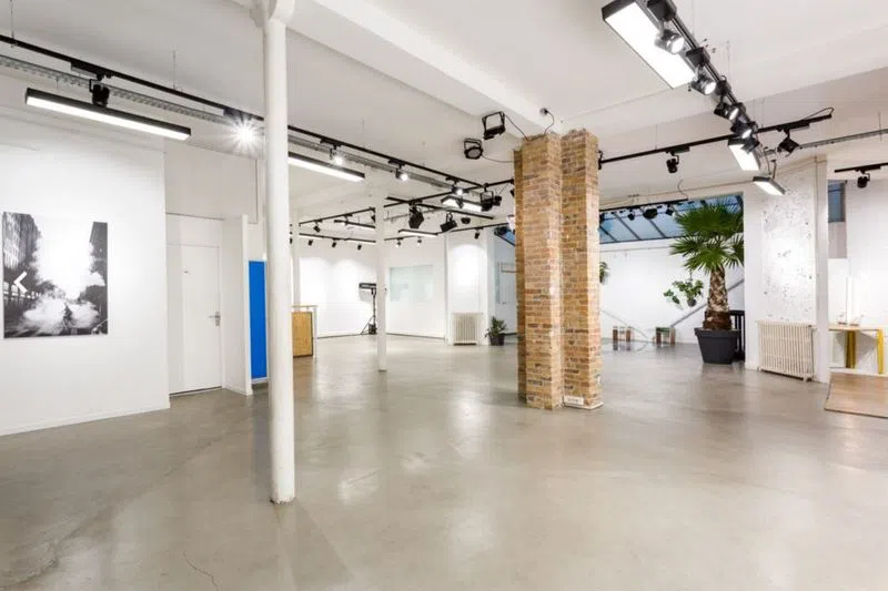 Entirely modular and located in the heart of Paris in the 10th arrondissement, this 360 m2 loft under glass adapts to your desires: fashion showroom, shooting, meeting... By combining industrial spirit with its exposed bricks and refined with its white walls, this place is the perfect place for creation! null