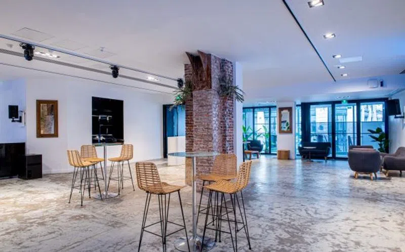 A 500m2 space located in the heart of the effervescence of the 2nd arrondissement of Paris.Volumes totally redesigned and revisited in June 2019, offer the novelty to your guests!The space adapts to all your event formats such as fashion showroom, fashion show, press day, cocktail, dance party until the early hours of the morning! null