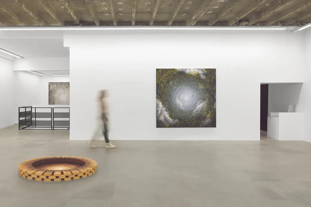 Un showroom spacieux de presque 300m2situé à deux pas de la renommée Place des Victoires, dans le quartier prisé du Palais Royal.Cet espace vous séduira par ses beaux volumes, sa belle hauteur sous-plafond, ses grandes vitrines sur rue.Côté ambiance, nous sommes dans un espace soigné avec une touche moderne et industriel. Showroom Jenni