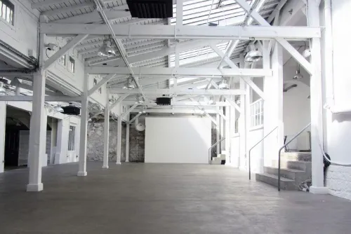 null rent showroom