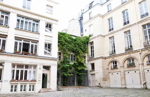 null showroom in Paris