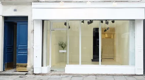 null lease showroom
