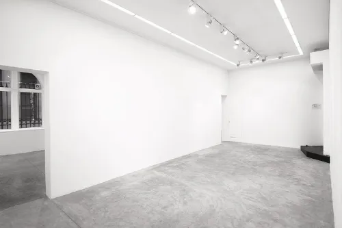 Showroom F feeting