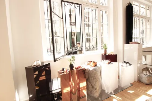 null showroom paris rent