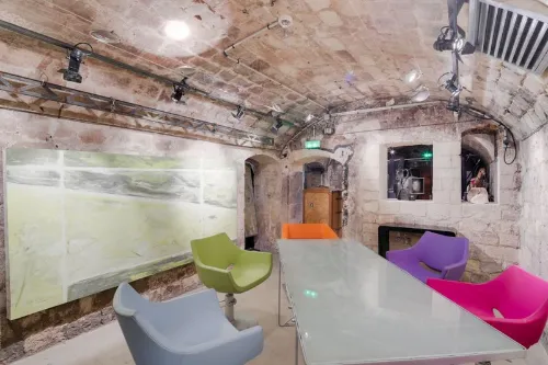 null showroom paris rent
