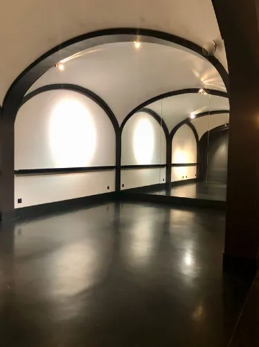 null lease showroom