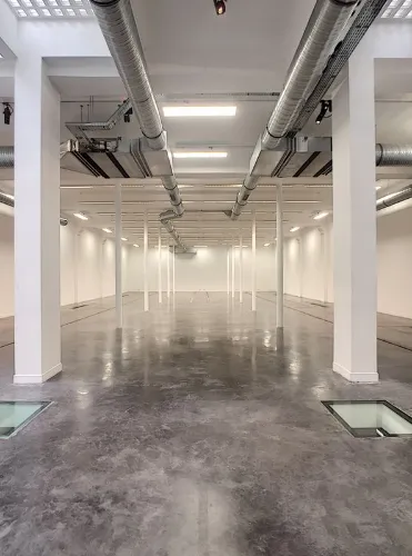Le 5 showroom in Paris