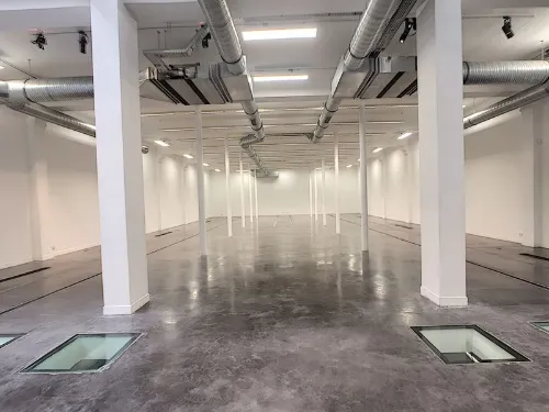 Le 5 rent showroom