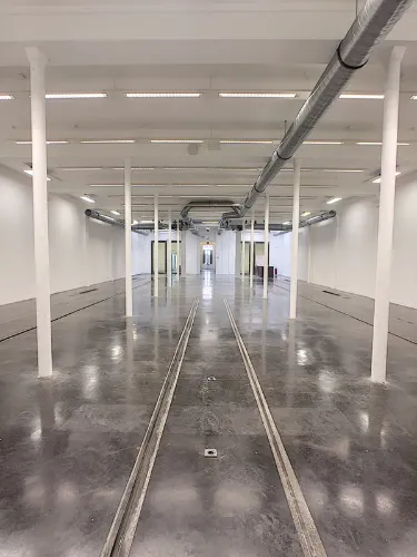 Le 5 showroom paris