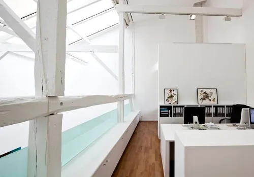 Showroom MR storefront