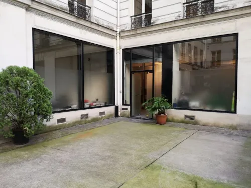 Louve Paris fashionweek rent