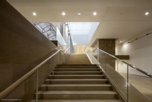 L'Institut des 5 rent showroom