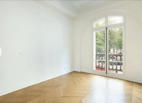 Le Marignan storefront