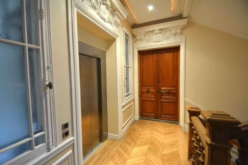 Le Marignan lease showroom