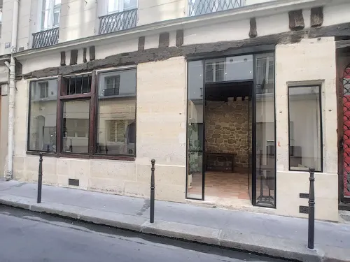 Le Petit Louis Paris fashionweek rent