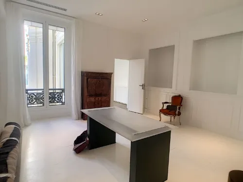 Showroom Eden lease showroom