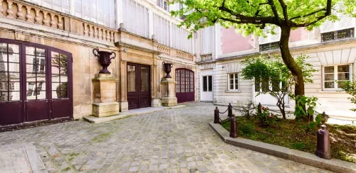 Place Royale showroom in Paris