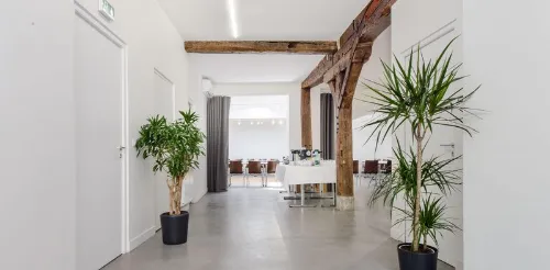 Place Royale lease showroom