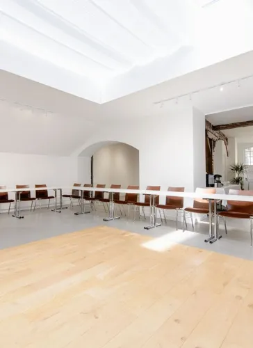 Place Royale showroom paris fashionweek rent