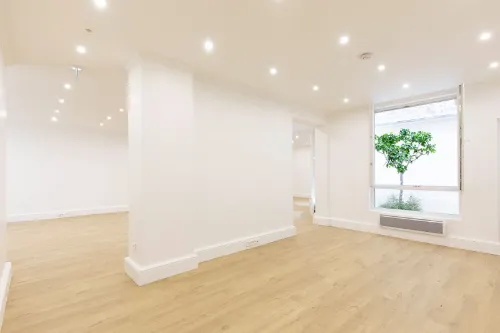Showroom Renaissance rent showroom