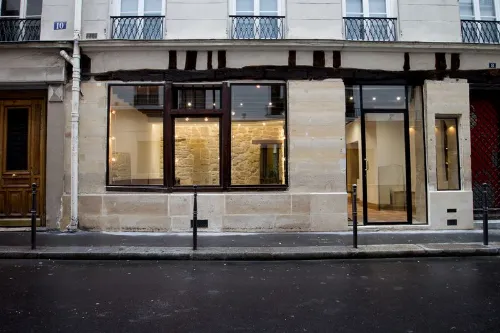 Le Petit Louis rent showroom