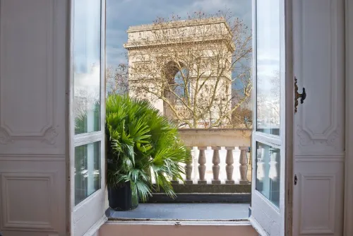 Le Triomphe feeting