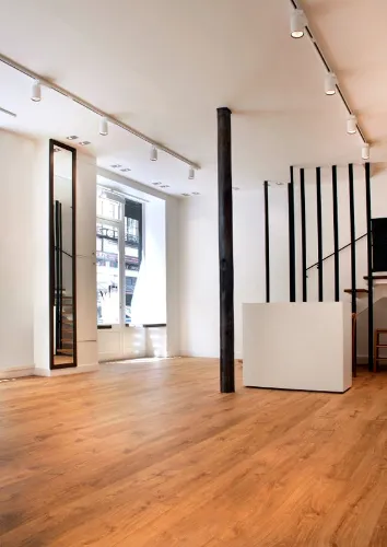 null lease showroom