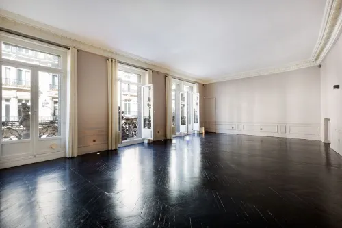 Le Marbeuf storefront