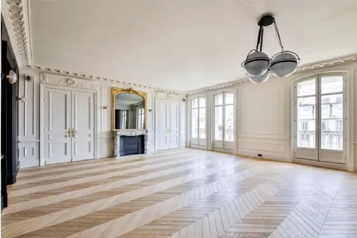 Le 21 rent showroom