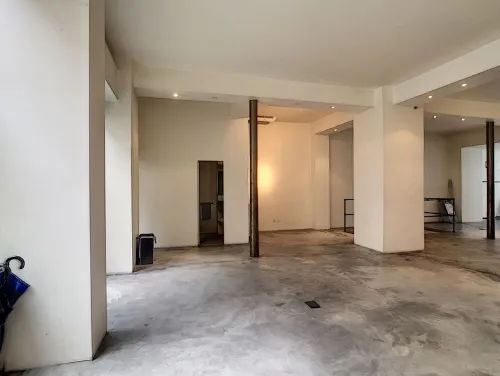 Louve rent showroom