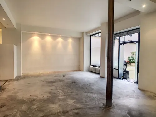 Louve lease showroom