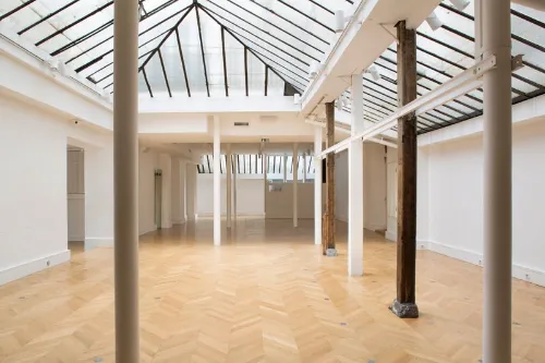 null showroom in Paris