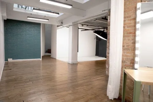 null showroom paris rent