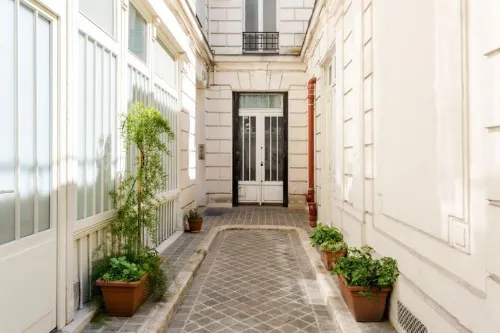 null showroom paris fashionweek lease