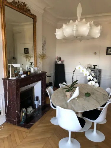 Chez Carole lease showroom