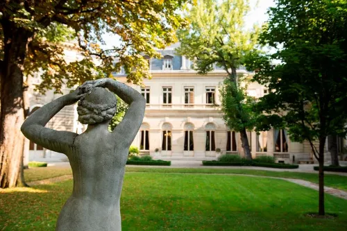 l'Hôtel particulier du 8 ème showroom in Paris