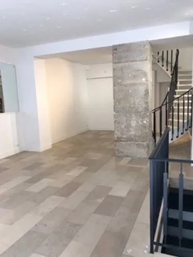 Showroom High storefront