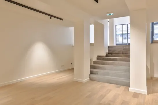 null lease showroom