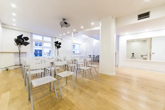 Le next lease showroom