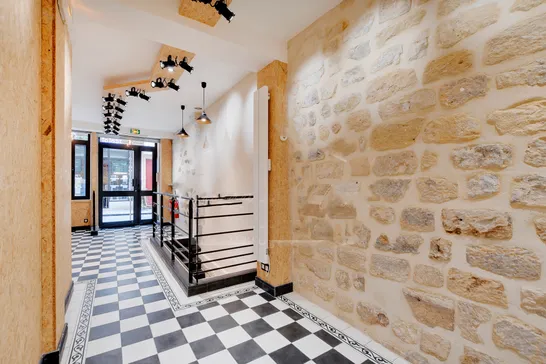 Boutique Damier lease showroom