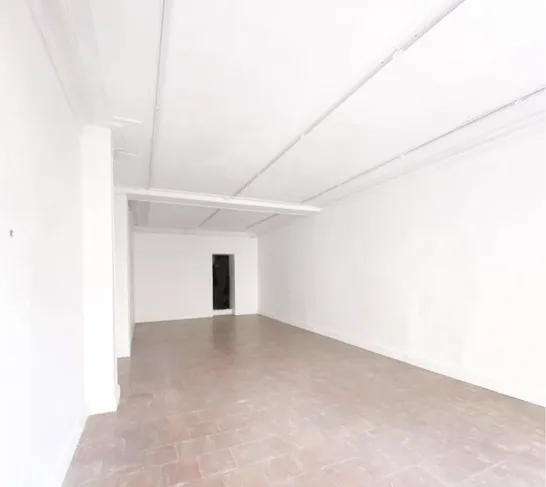 null showroom in Paris
