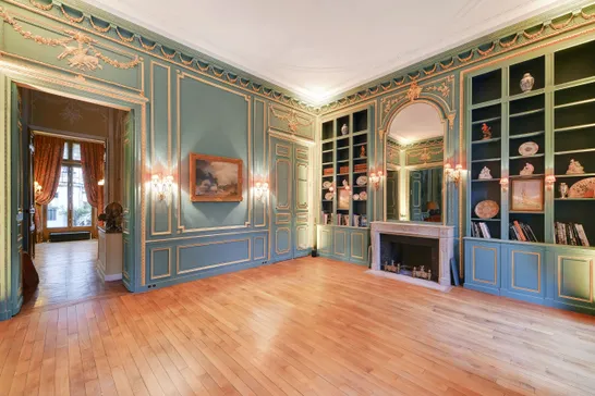 La Demeure Pompadour rent showroom