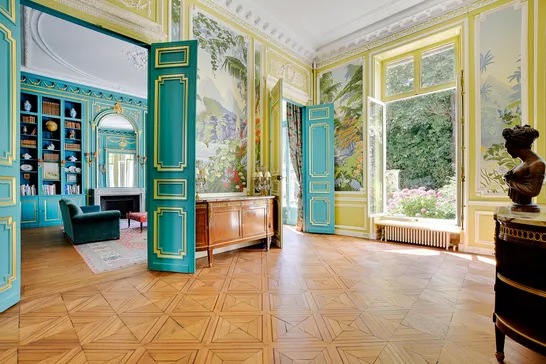 La Demeure Pompadour feeting