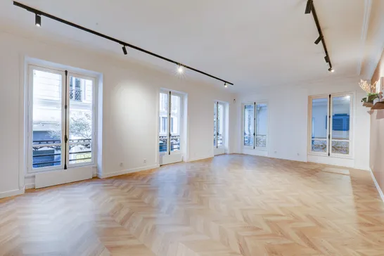 Showroom L2 storefront