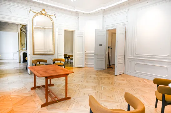 Le Triangle 300 rent showroom