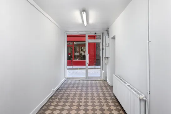 null lease showroom